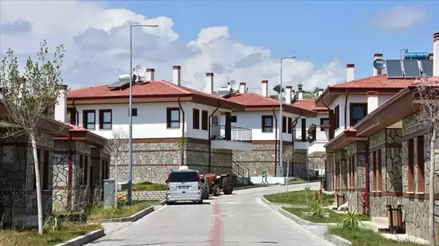 Manavgat’ta depremin ardından afetzedeler evlerine yerleşti