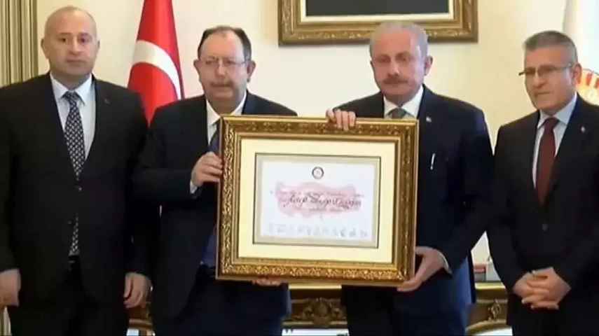 Cumhurbaşkanı Seçimi kesin sonuçları Resmi Gazete’de yayımlandı! Cumhurbaşkanı Erdoğan’ın mazbatası teslim edildi