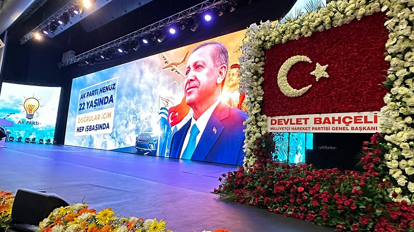 MHP lideri Bahçeli’den AK Parti’ye özel jest: Türk bayrağı ve beyaz orkidelerle dolu anlamlı aranjman