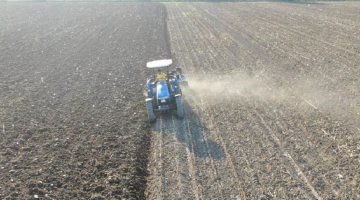 Babası tarlada çalışacak işçi bulamayınca 3 bin 500 kilometre yol gelip yardım ediyor