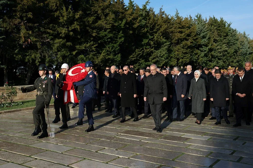 Cumhurbaşkanı Erdoğan ve devlet erkanı Ata’nın huzurunda