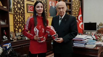 MHP Lideri Bahçeli, Kick Boks’ta Avrupa üçüncülüğü kazanan Kılınç’ı kabul etti