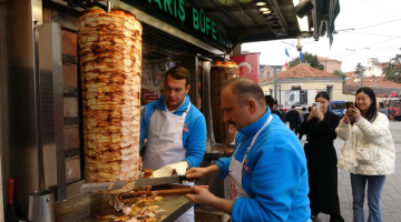 Taksim’de turistin akıl almaz yöntemi: Hesabı ödememek için bunu yaptı