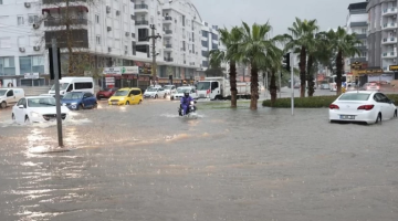 Antalya’da turuncu kodlu yağış uyarısı: Taşımalı eğitime 1 gün ara verildi!